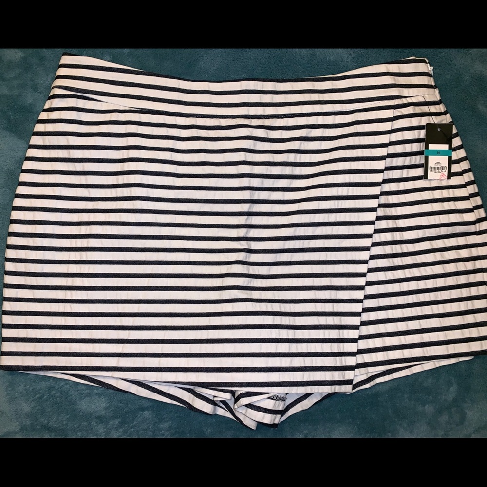 Crown and Ivy skort size 16 BNWT